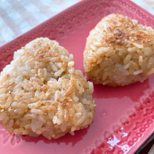 ごま油が香ばしい！焼きおにぎり！